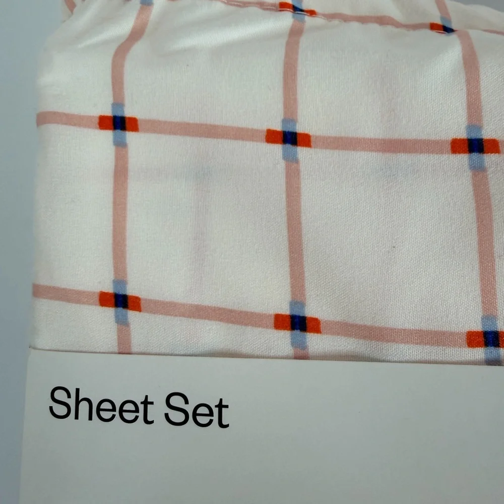 NWT Room Essentials Microfiber Sheet Set – Twin XL – Pink Grid Print‎